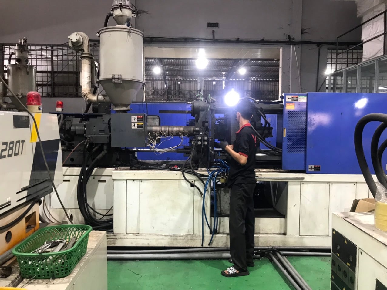 plastic injection machine (3).jpg